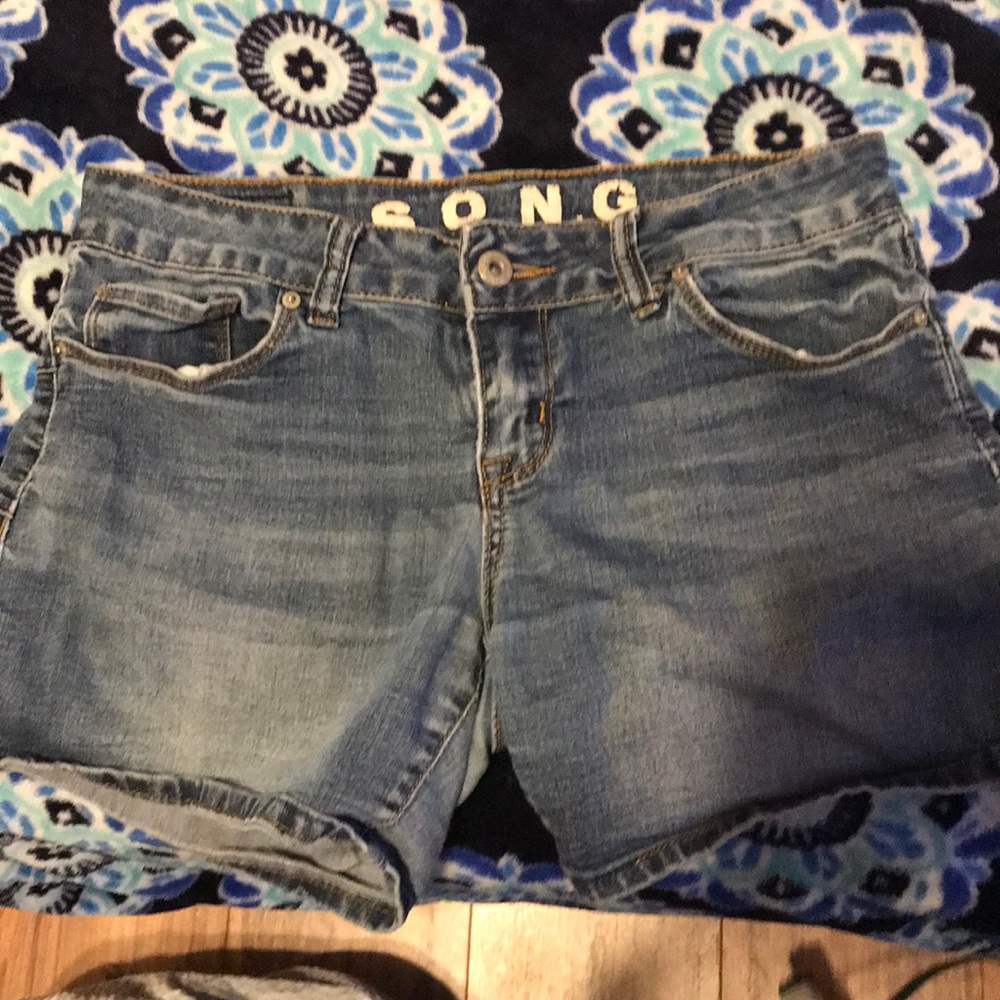 S.O.N.G size 5 shorts